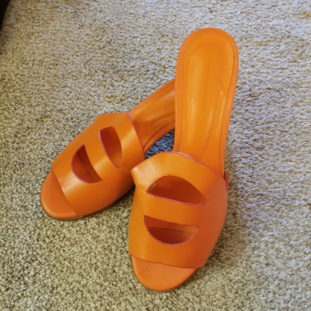 Red December orange leather slip-on heels, sz 240